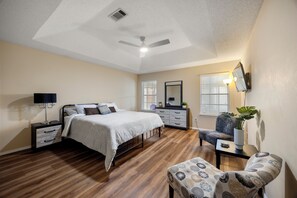 4 Schlafzimmer, Bügeleisen/Bügelbrett, WLAN, Bettwäsche