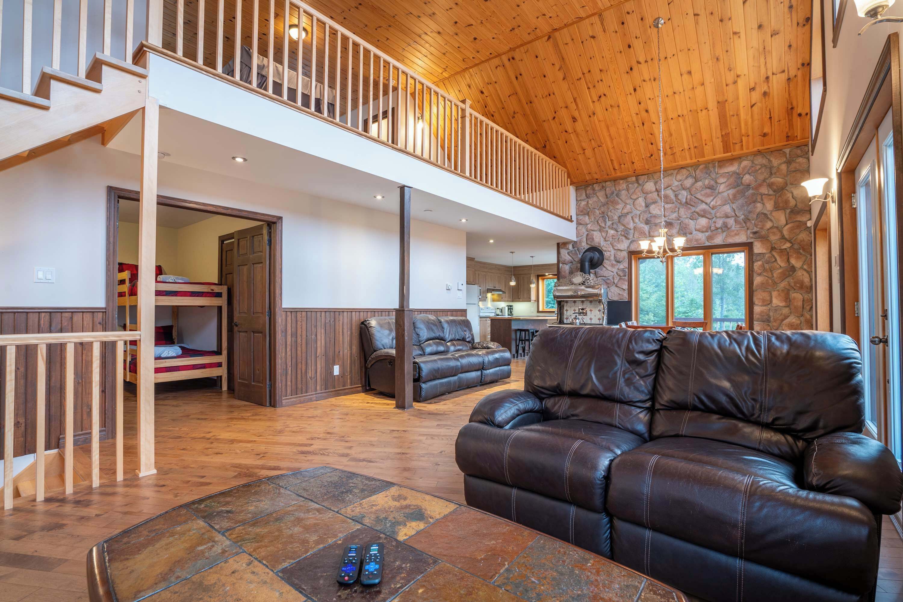 Spa And Game Room | La Descente - Quebec