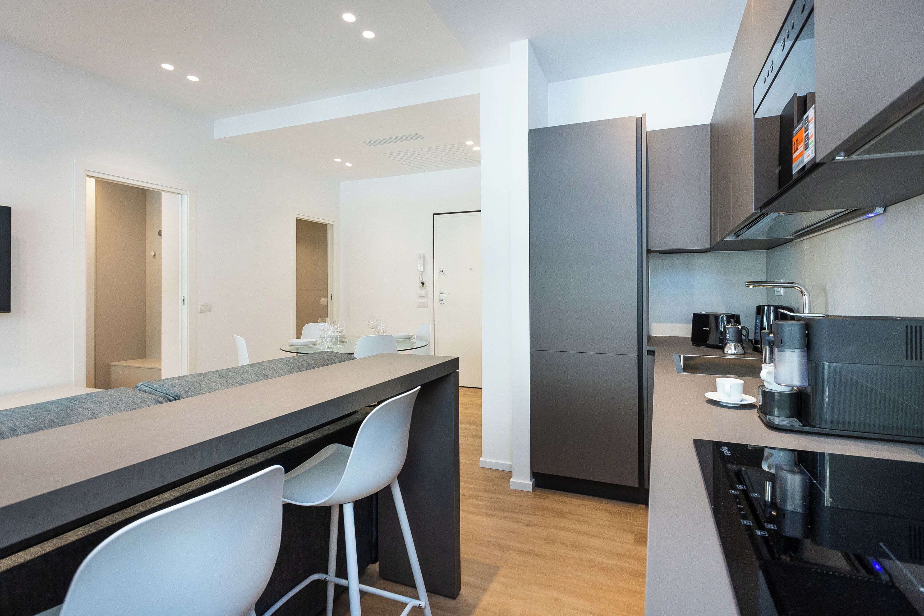 Micro-ondes, four, plaque de cuisson, lave-vaisselle