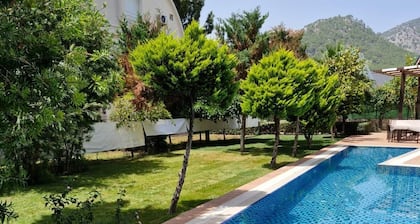 Aden's Villas J1