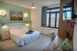 Escritorio, espacio para trabajar con un portátil, wifi gratis