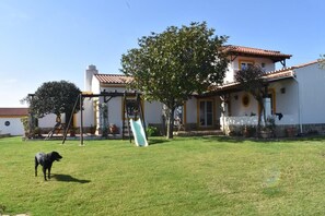 Ferienhaus, 4 Schlafzimmer, Raucher, eigener Pool | Außenbereich