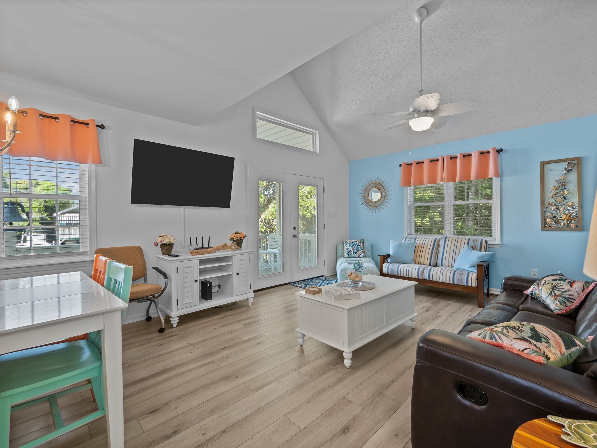 3br, 3ba, Dogs Ok! Access To Ocean Parking Lot And Sound Access! - Emerald Isle, NC
