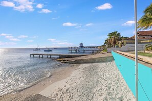 Beach - Beautiful Charming Beachhouse
Prime location walking distance to restaurants (Bonaire)