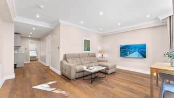 Apartment, 2 Bedrooms, Courtyard View | Free WiFi
