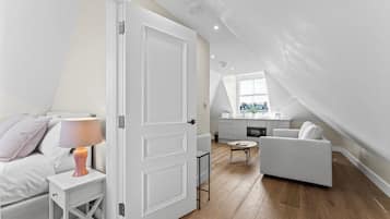 Deluxe Apartment, 1 Double Bed with Sofa bed, Non Smoking, City View | Free WiFi