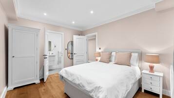 Apartment, 2 Bedrooms, Courtyard View | Free WiFi