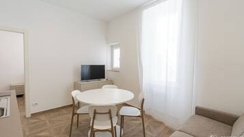 Standardlejlighed | Opholdsområde | Fladskærms-tv, Netflix, streamingtjenester, printere