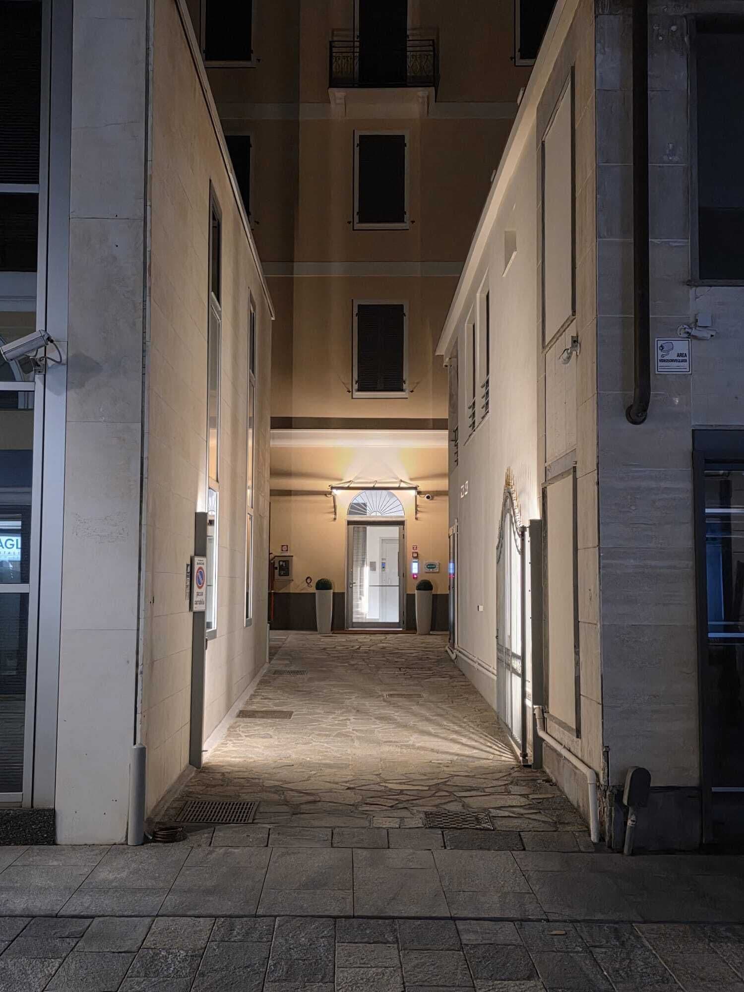 Fassade der Unterkunft – Abend/Nacht