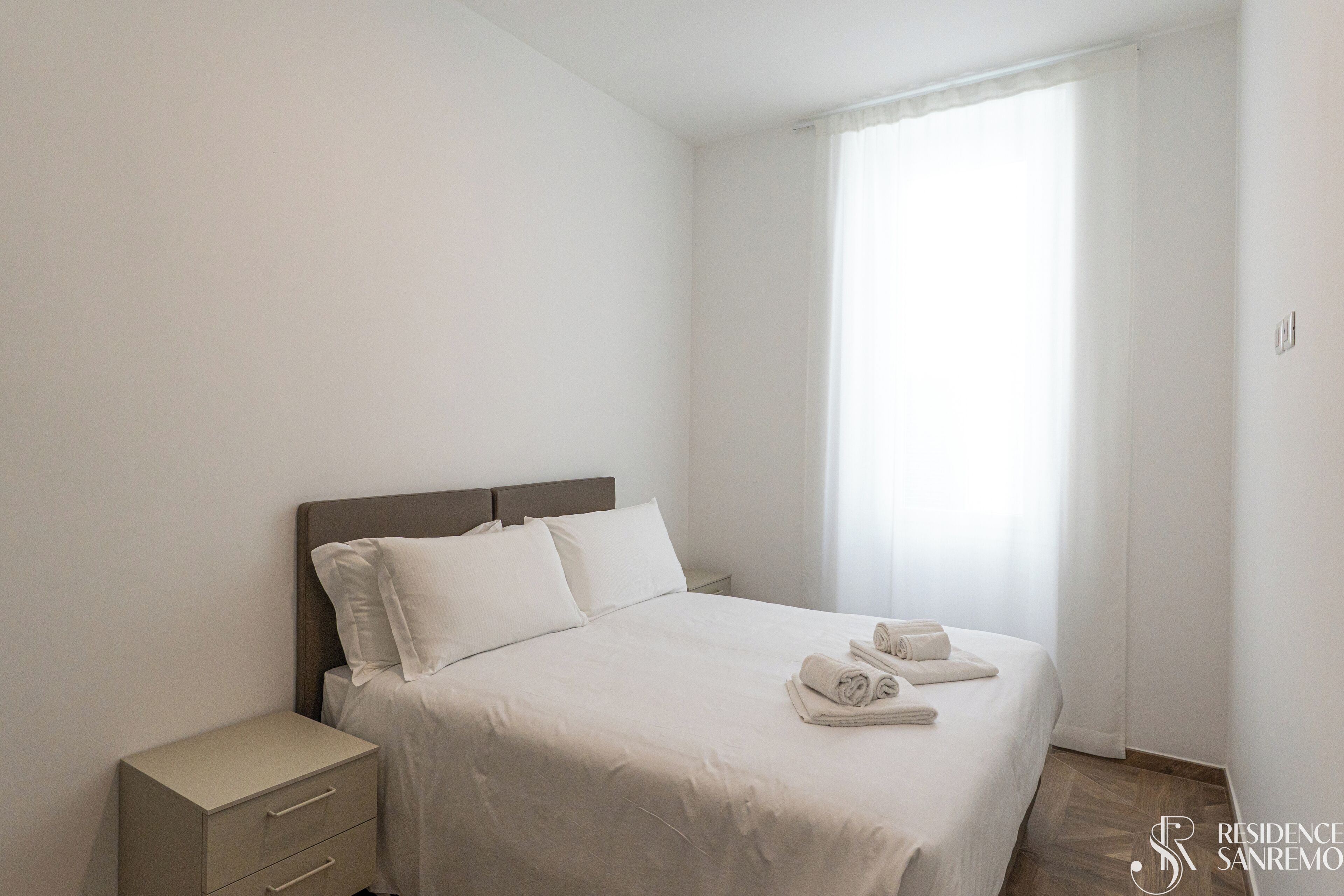 Departamento estándar | Ropa de cama de alta calidad, edredón y camas con efecto memoria 