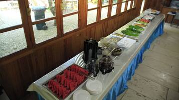 Free daily buffet breakfast