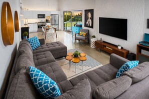 Smart TV, table tennis