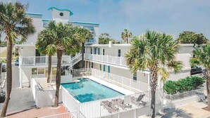 Pool - Boutique on the beach, Studio #103 + Pool (Myrtle Beach)