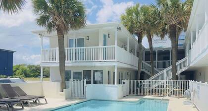 Boutique on the beach, Studio #109 + Pool