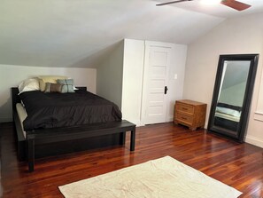 1 bedroom, iron/ironing board, WiFi, bed sheets - The Nest in Seminole Heights (Tampa)