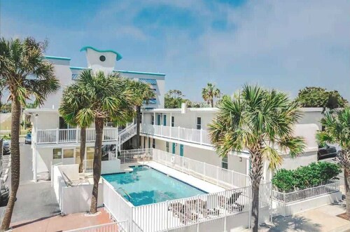 Boutique on the beach, Studio #118 + Pool