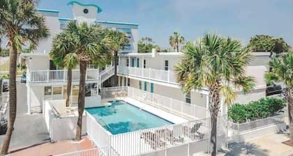Boutique on the beach, Studio #125 + Pool