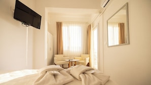 Chambre Double Économique, balcon, vue partielle sur la mer
