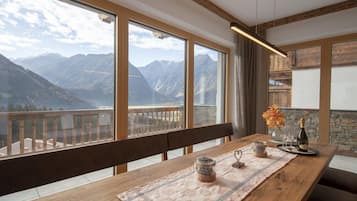 Chalet | Dining