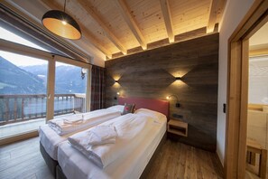 Nhà gỗ | 4 phòng ngủ, bộ trải giường 