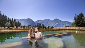 A couple in a clear pool with a mountain backdrop. - Chalet in Neukirchen Near Slopes (Neukirchen am Grossvenediger)