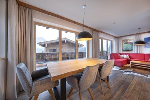 Chalet | Dining