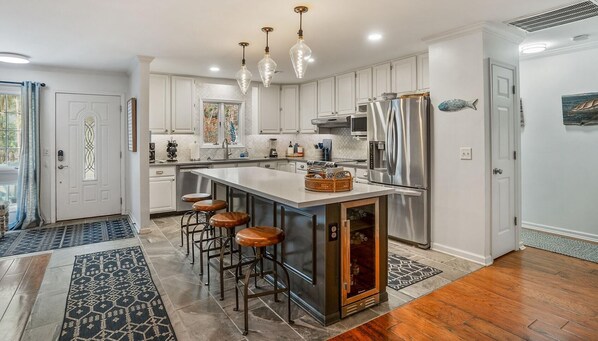 Maison, plusieurs lits, balcon, vue jardin (3 Kingfisher Cove) | Cuisine privée | Réfrigérateur, micro-ondes, four, plaque de cuisson