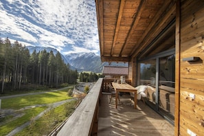 Chalet | Outdoor dining - Chalet in Neukirchen Near Ski Area (Neukirchen am Grossvenediger)