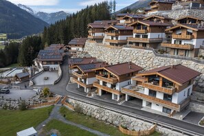 Exterior - Chalet in Neukirchen Near Ski Area (Neukirchen am Grossvenediger)