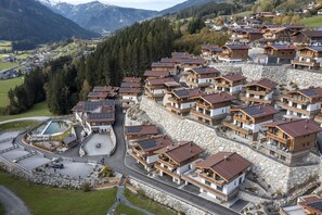 Chalet | Exterior - Chalet in Neukirchen Near Ski Area (Neukirchen am Grossvenediger)