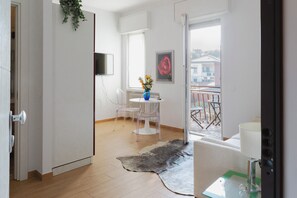 Rose | Living area