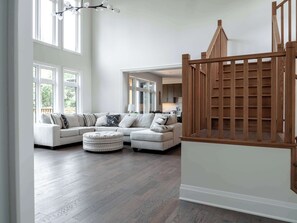 TV, fireplace, offices - Modern Muskoka Cottage with Lake Views (Muskoka District Municipality)