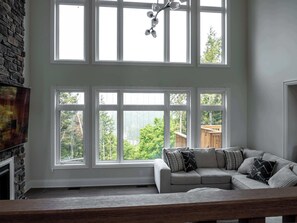 TV, fireplace, offices - Modern Muskoka Cottage with Lake Views (Muskoka District Municipality)