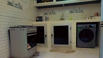 Fridge, microwave, stovetop, cookware/dishes/utensils