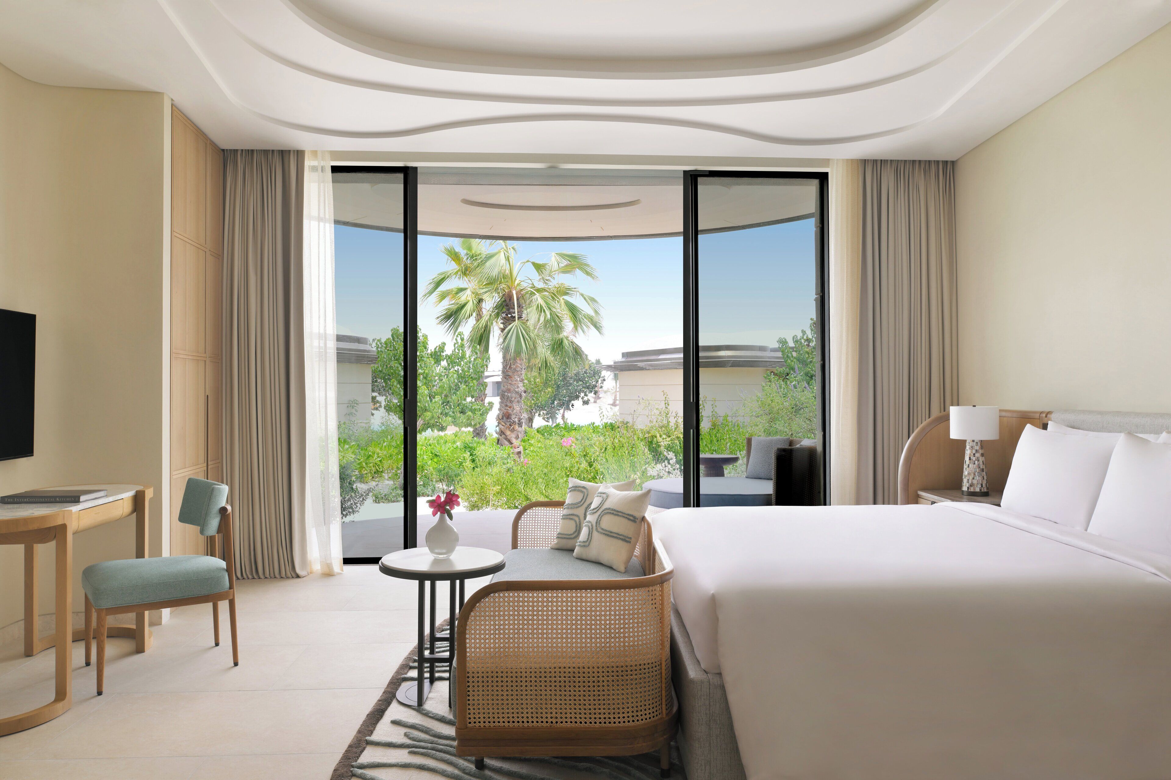 Classic Room, 1 King Bed | Down comforters, minibar, in-room safe, desk