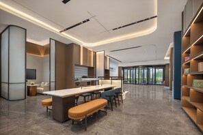 Lobby sitting area - Holiday Inn Express Qingdao City Balcony by IHG (Qingdao)