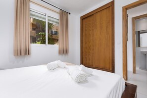 1 chambre, fer et planche à repasser, accès Internet, draps fournis