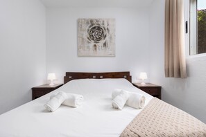 1 bedroom, iron/ironing board, internet, bed sheets