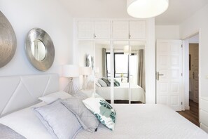 1 chambre, fer et planche à repasser, draps fournis