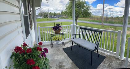 Charming 2-bedroom house in Crawley with office space —conveniently located