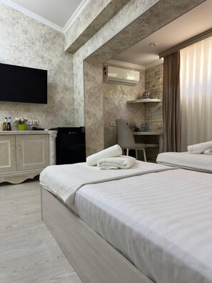 Double or Twin Room | Free WiFi