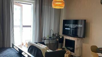 Apartment, 1 Bedroom, Balcony | Living room