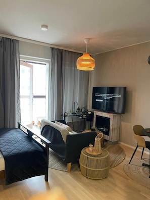 Apartment, 1 Bedroom, Balcony | Living room