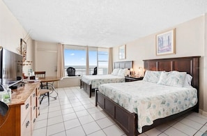 Desk, iron/ironing board, free WiFi, bed sheets - Fantastic Ocean Front Studio W/Balcony in Daytona (Daytona Beach)