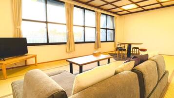 تناول الطعام داخل الغرفة