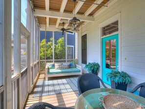 Outdoor dining - Boomer Bungalow (Eufaula)