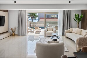 TV, fireplace, video games, table tennis