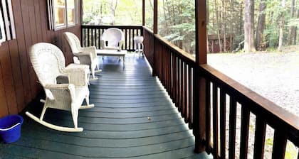 4-bedroom charming secluded cabin in the heart of Elk country.