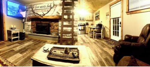 4-bedroom charming secluded cabin in the heart of Elk country.