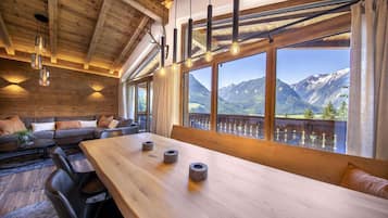 Chalet | Dining
